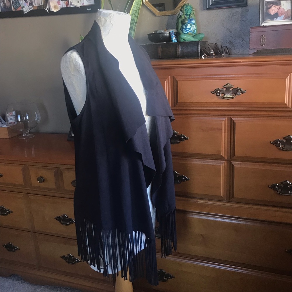 Black Waterfall Faux Suede Fringe Vest Festival - Picture 2 of 8